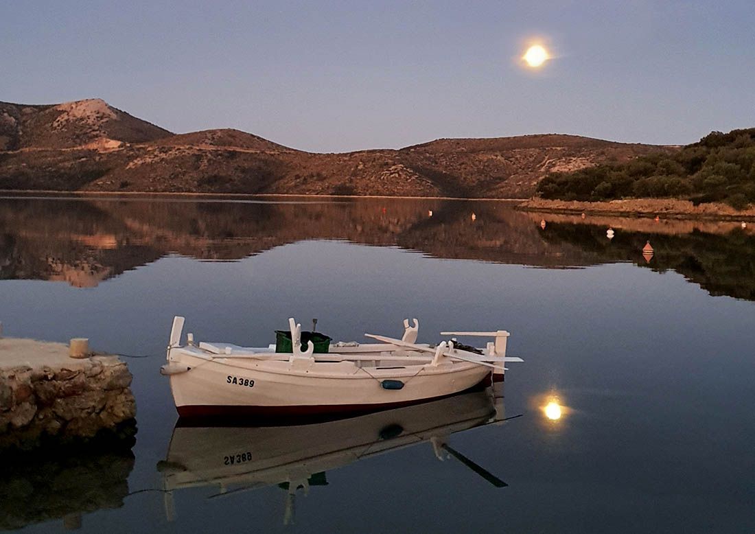 Pismo Zagrebu s hrvatskog škoja: “Da vam napišem kako je, kad je jugo, dok ima struje”