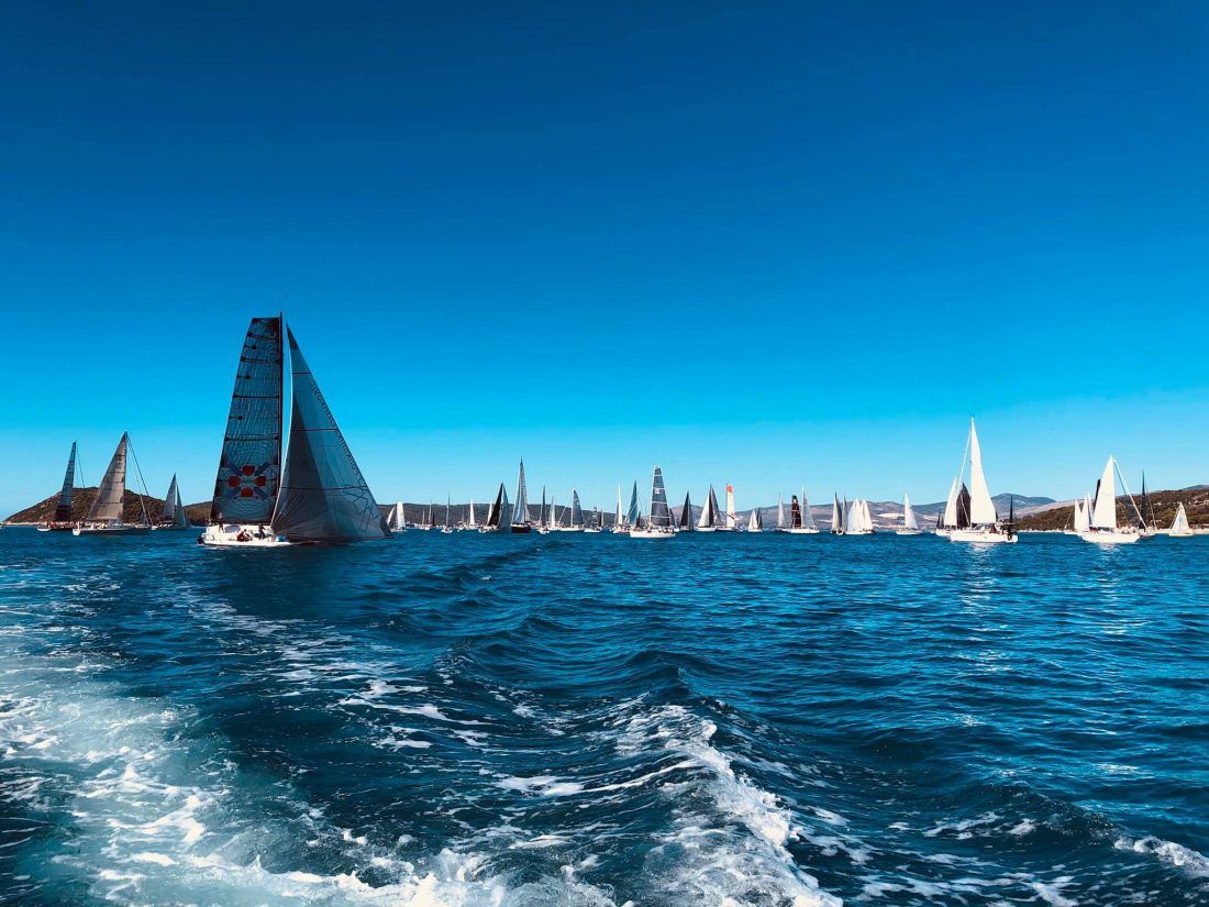 Nakon jakog juga, po suncu i bonaci startala 89. Mrdujska regata