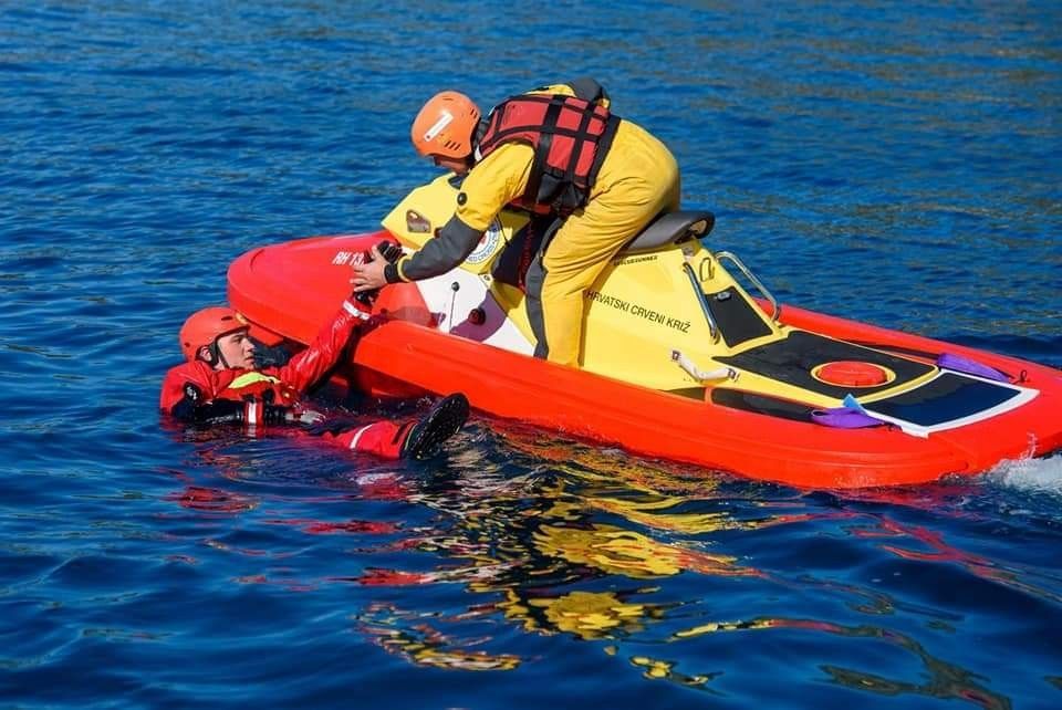 Grad Dubrovnik za Crveni križ nabavio specijalizirano plovilo za spašavanje na moru