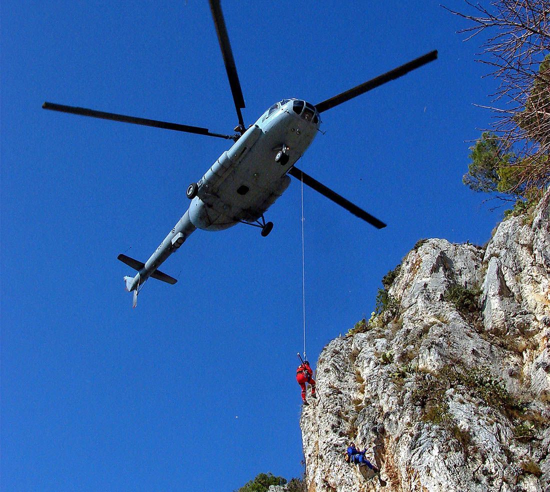 Helikopter HRZ-a uključen u akciju spašavanja na Velebitu