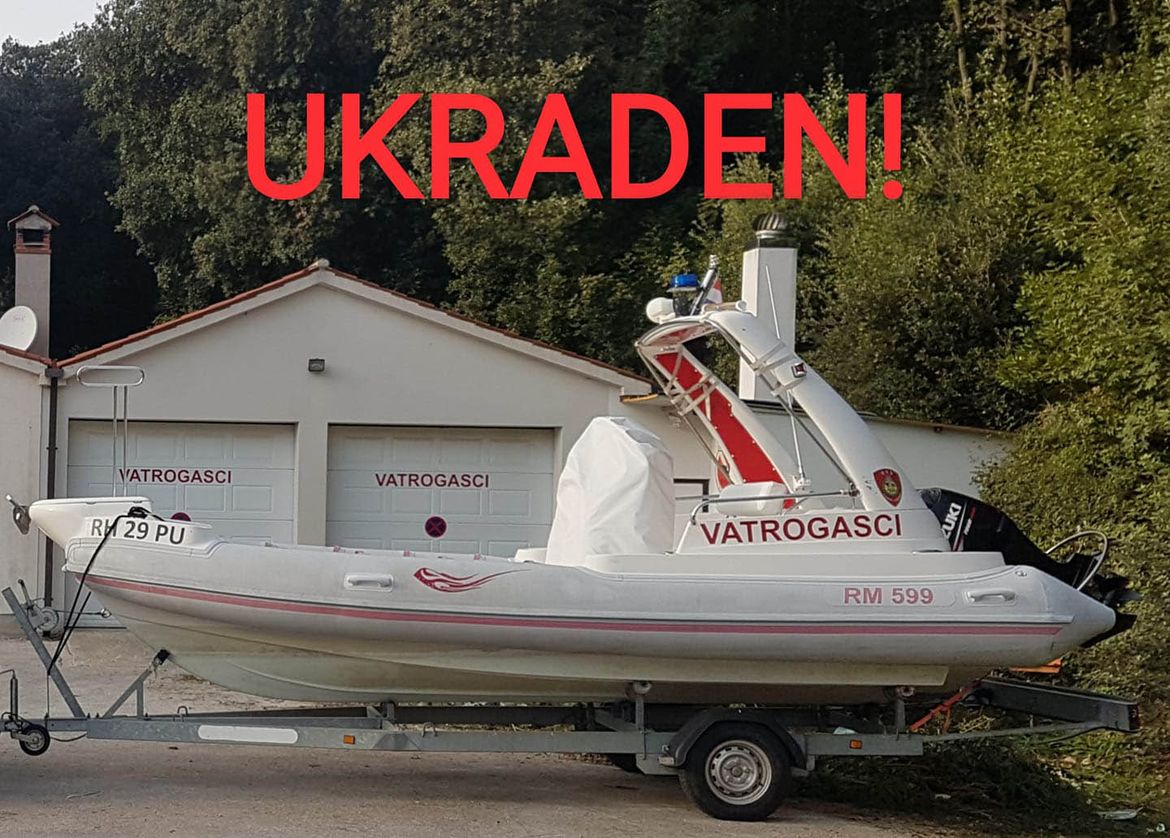 Labinskim vatrogascima ukraden gliser s motorom i prikolicom, pa ostavljen uz cestu