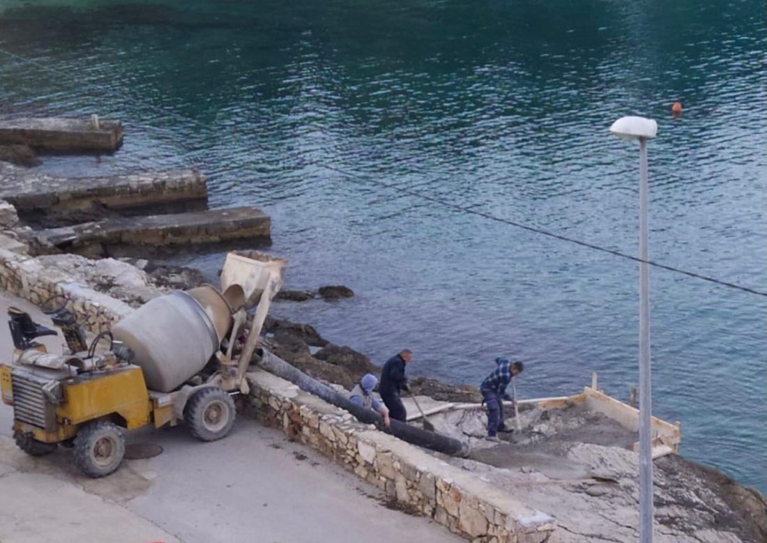 ŠOLTA Lokalni poduzetnik devastirao obalu betoniranjem mula, Županija ga ekspresno uklonila