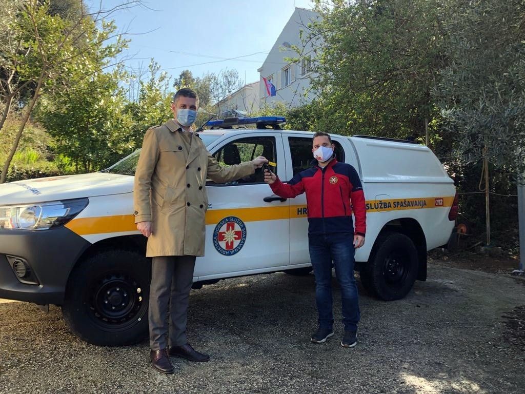 Dubrovačkom HGSS-u gradonačelnik uručio novo vozilo