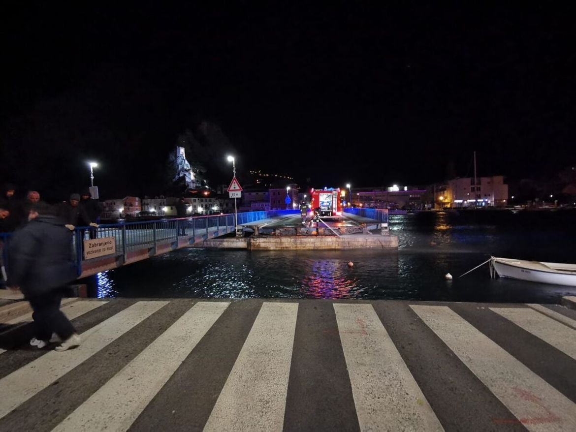 DRUGI POKUŠAJ Noćas se ponovno zatvara promet preko mosta na Cetini u Omišu
