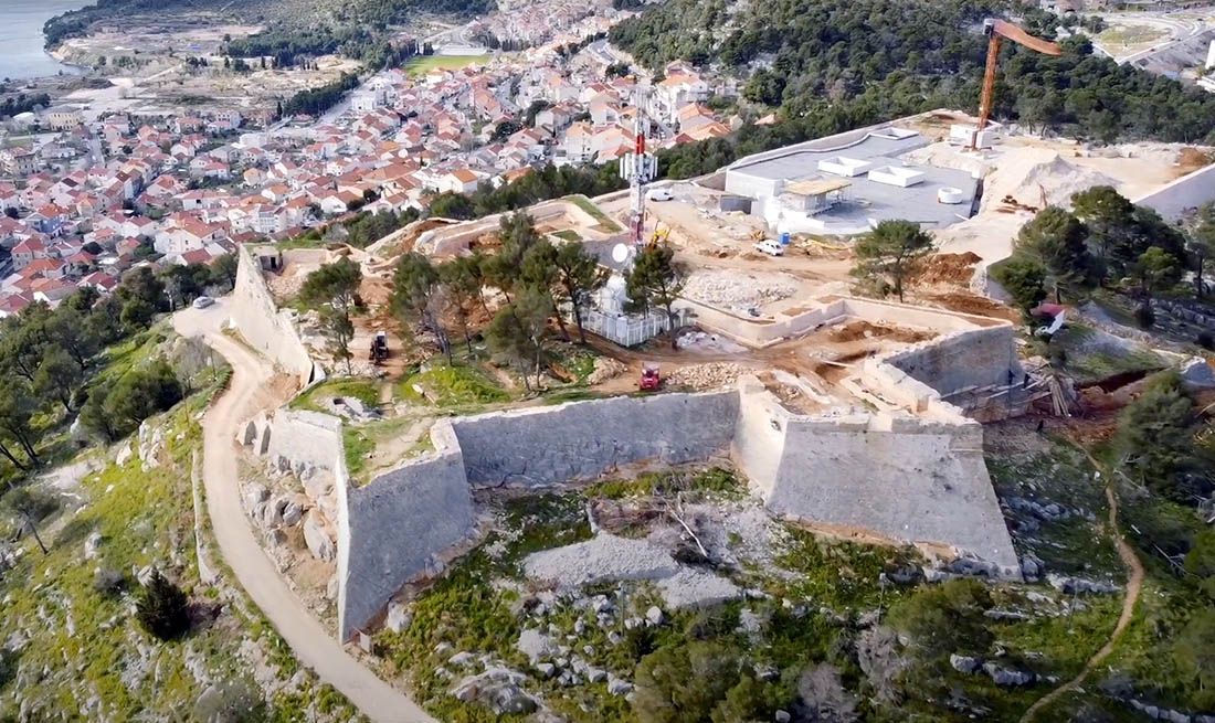 UVREDA ZA ZDRAV RAZUM Grad Šibenik na tvrđavi podiže šator i promovira osvajačku osmanlijsku kulturu