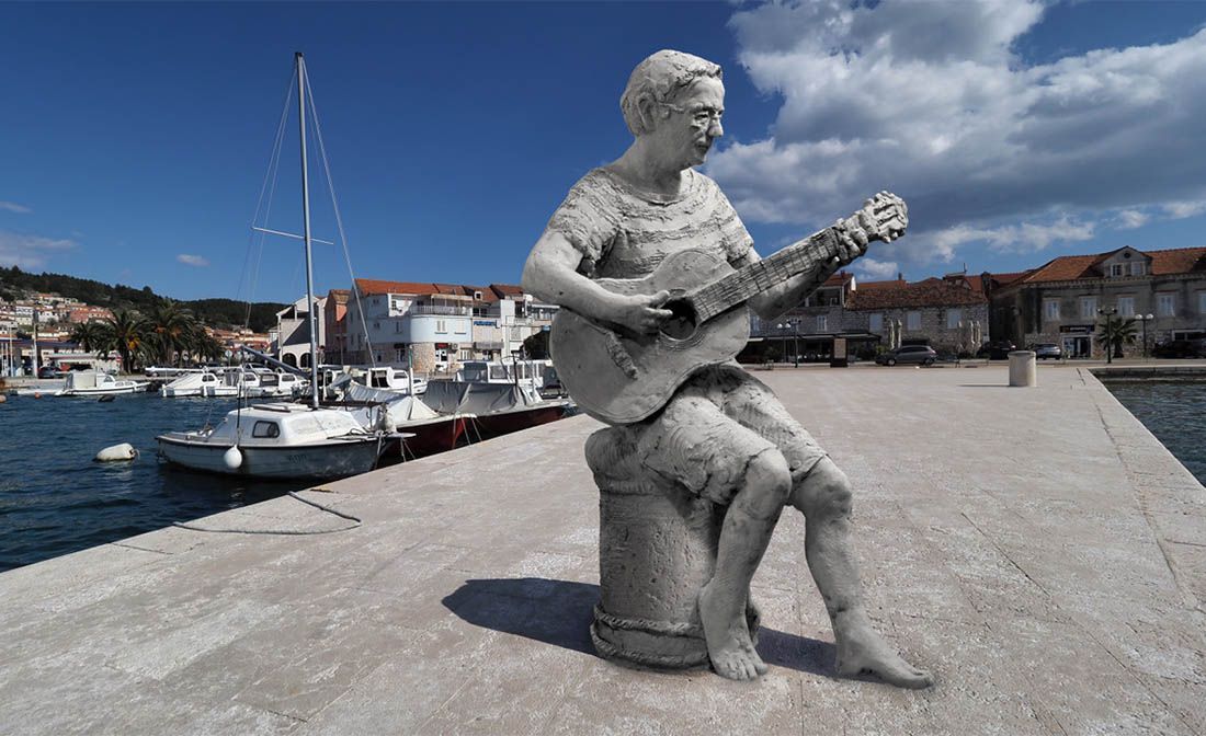 SPOMENIK VELIKANU U VELOJ LUCI: “Čitav život je bio normalan, takav spomenik i zaslužuje”