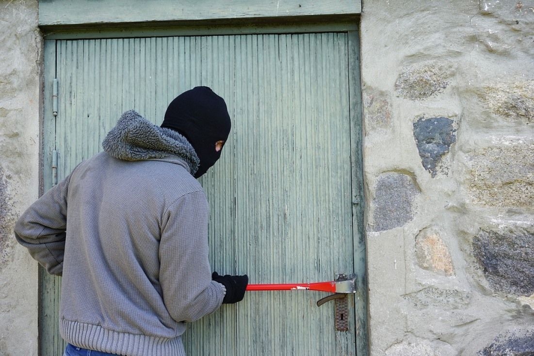 RAZMAHALI SE LOPOVI: Kralo se sve – od novca, cigareta, građevinskog materijala i alata…