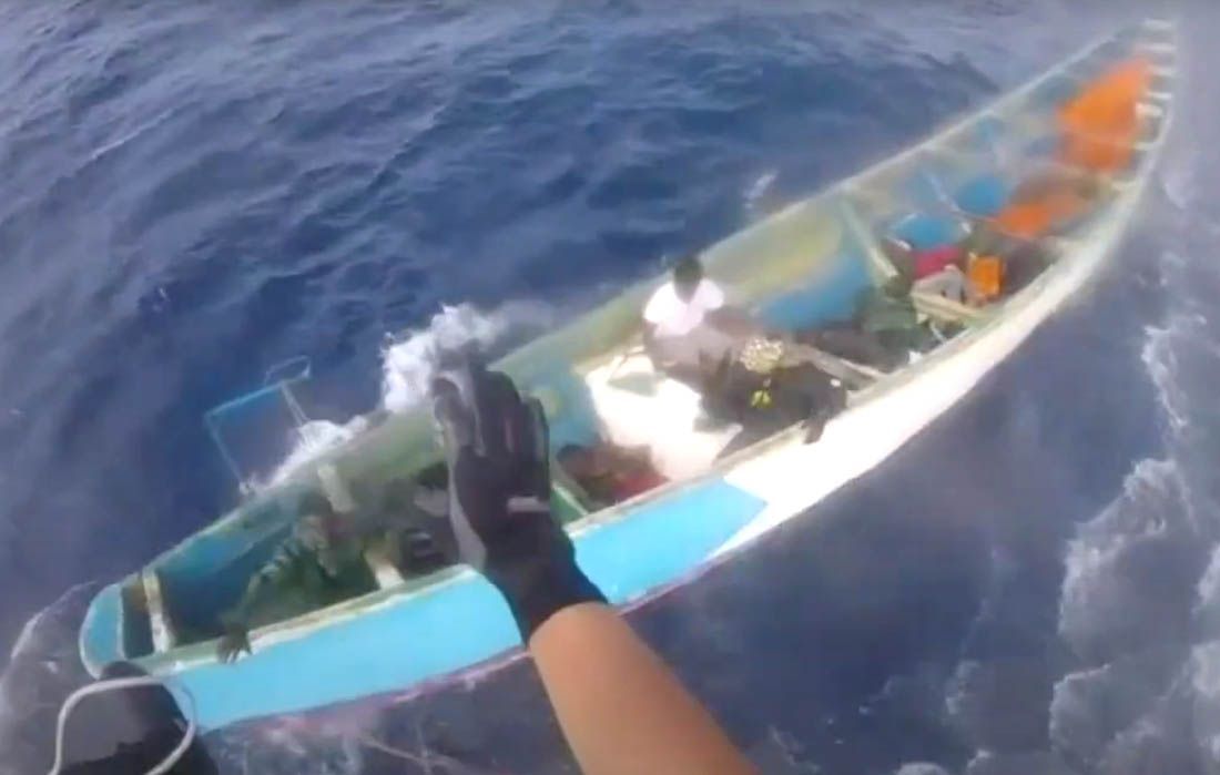 Spašena tinejdžerica koja je u čamcu plutala tri tjedna