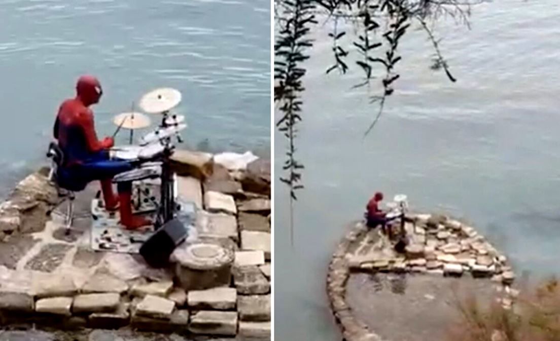 KAD UŽIVAŠ U GLAZBI Neobični Spiderman guštao lupajući po bubnjevima na splitskoj plaži