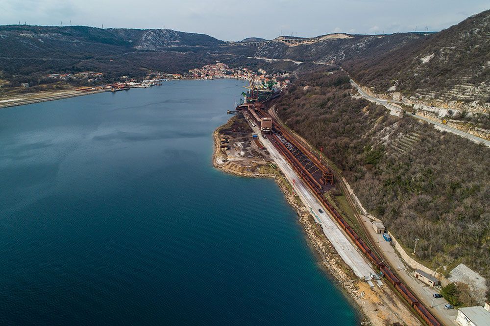 U tijeku je rekonstrukcija prometnih površina i kolosijeka na području terminala Podbok u Bakru