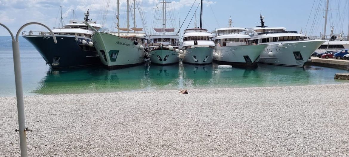 VIDEO: BRODOVE USIDRILI ODMAH ISPRED PLAŽE Ovako u Krilu Jesenice zamišljaju turizam