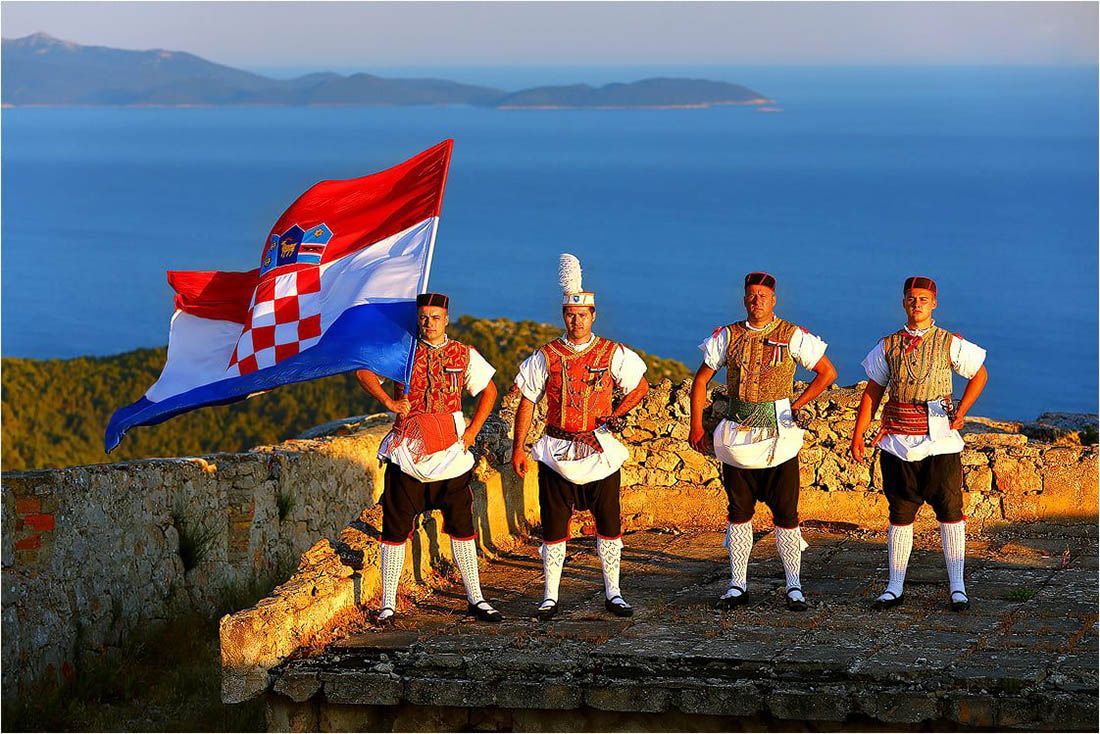 VELOLUŠKA KUMPANIJA Tradicionalni ples pobjede