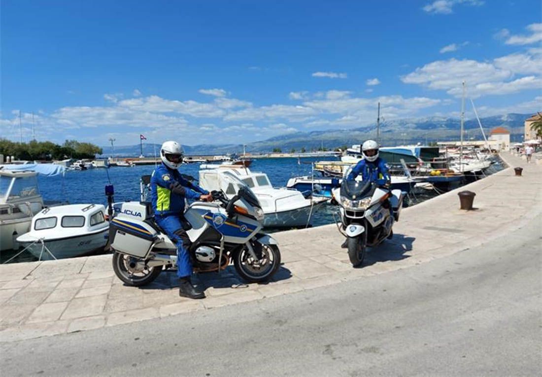 Policija u preventivnoj akciji na Braču u jednom danu zatekla 13 neregistriranih i tehnički neispravnih vozila