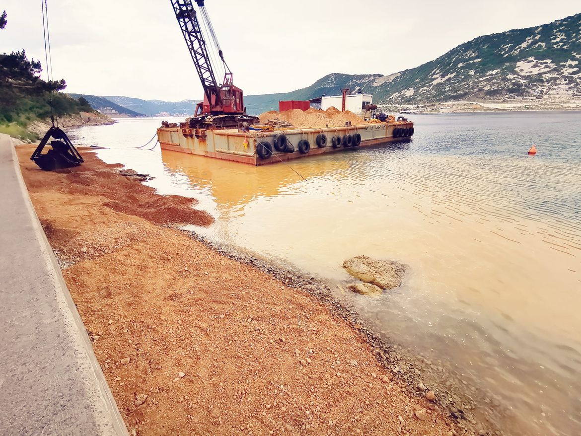EKOCID I U BAKARCU: Umjesto kamenom, plaže se nasipavaju zemljom i blatom!