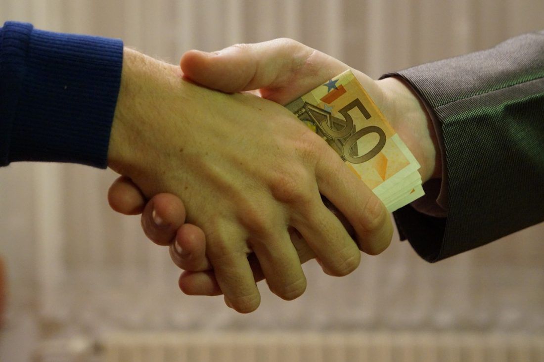 Dobio kuću s bazenom na Krku i više od 600 tisuća kuna mita