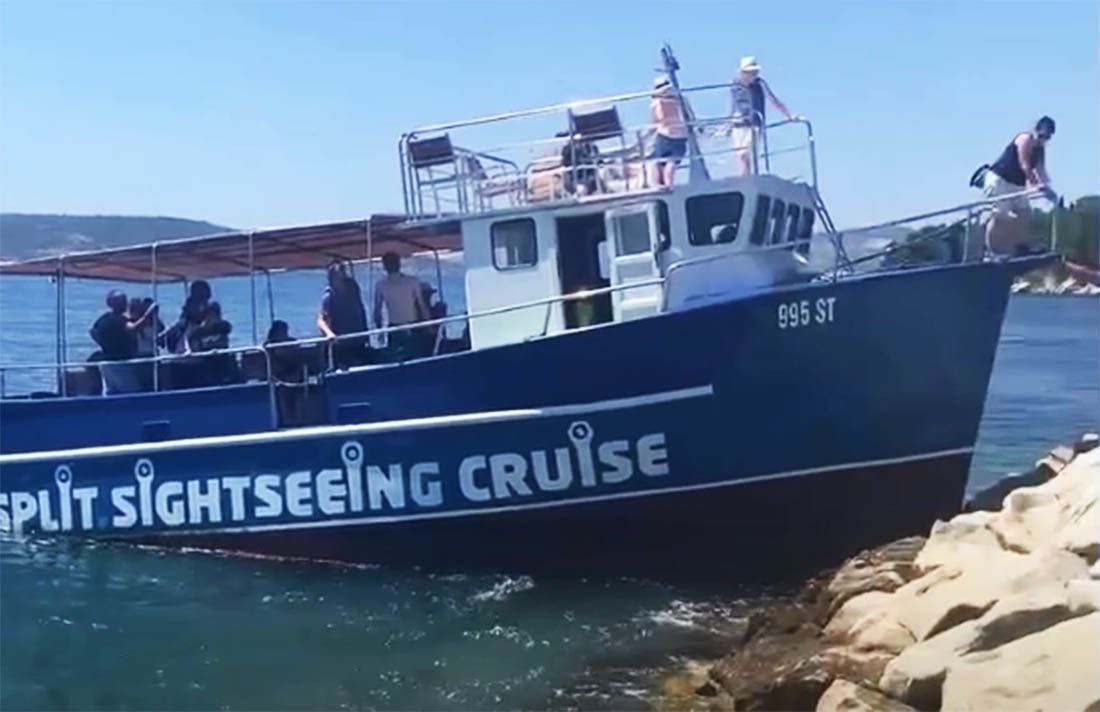 Turistički brod se nasukao na splitsku plažu Kašjuni
