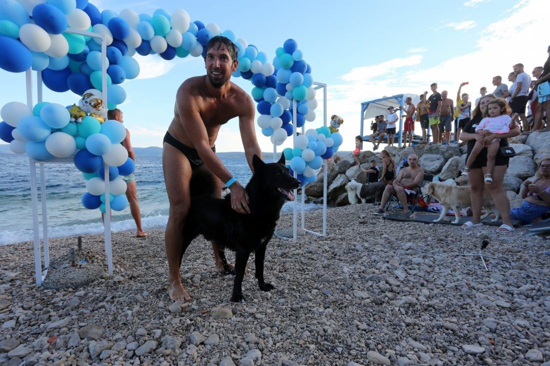 MONTY UNDERDOG MARATHON Nesvakidašnje natjecanje vlasnika i njihovih pasa na crikveničkoj plaži