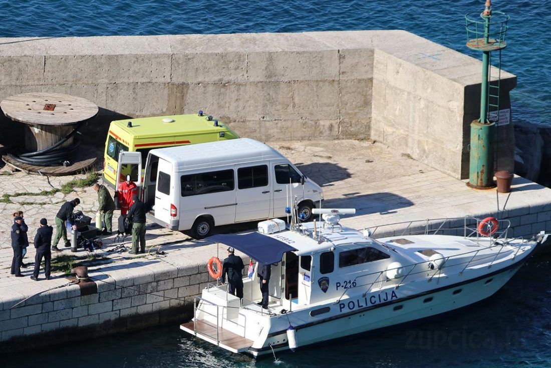 MRTAV RIBAR PRONAĐEN KOD VELE LUKE Prijatelji traže drugo plovilo i krivca, policija zasad ne vjeruje u kazneno djelo