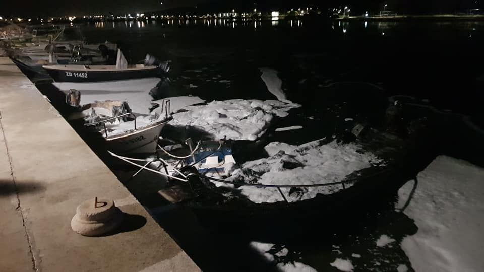 Policiji je poznat uzrok požara na plovilima u sukošanskoj luci