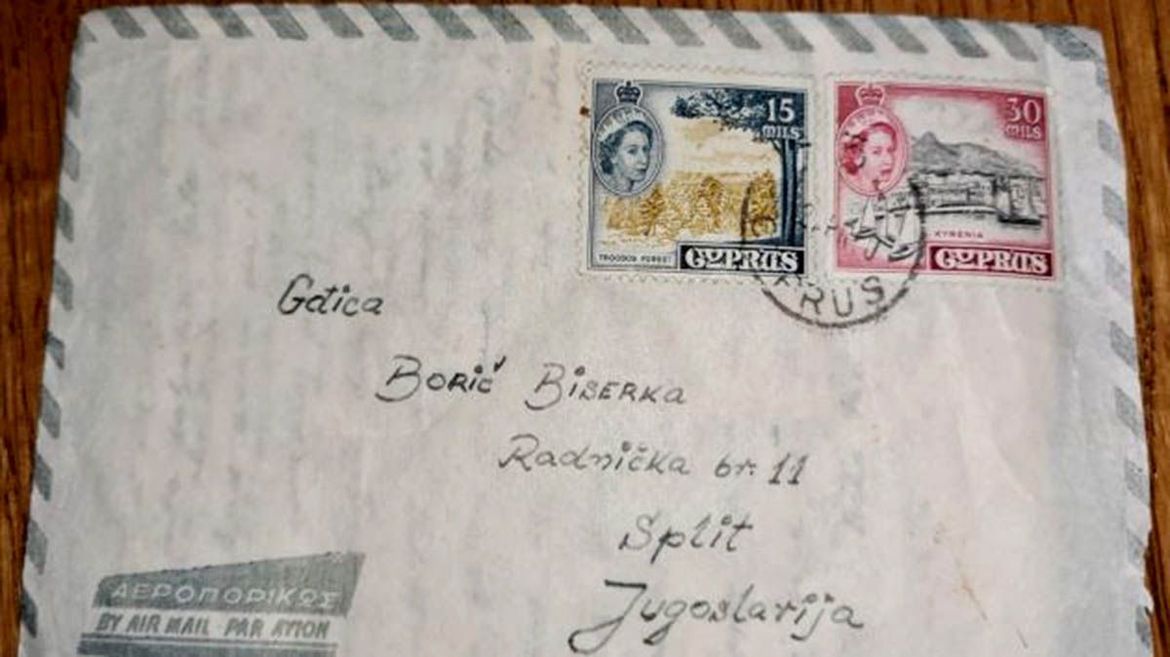 TRAŽI SE VLASNIK Pronađeno pismo staro 61 godinu – Upućeno Splićanki s broda Šolta na Cipru