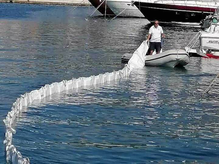 U makarskoj luci predstavljena zaštitna plutajuća brana u slučaju onečišćenja mora