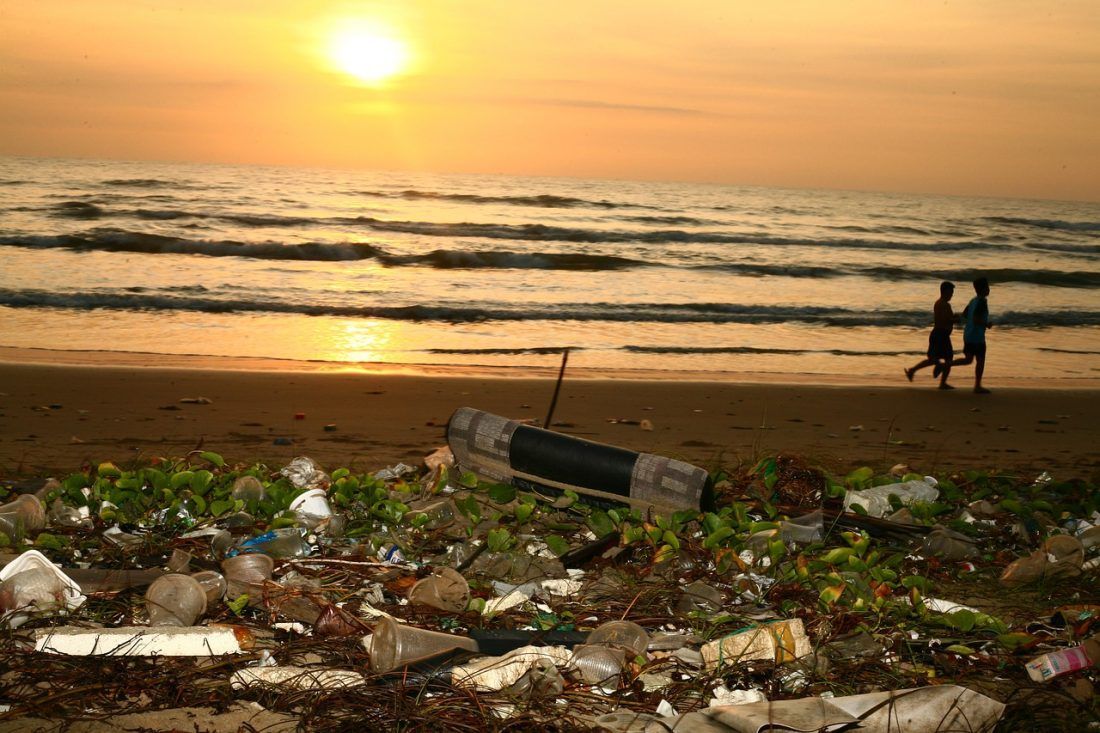 Do 2040. svaki metar obale prekrivat će 50 kilograma plastike