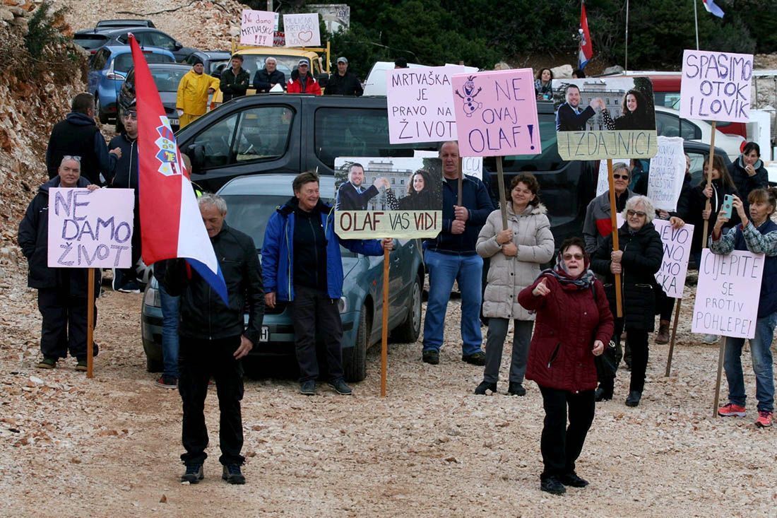 SLUČAJ ILOVIK Cirkus oko Mrtvaške: Gradi se nova luka, a otočani blokiraju radove – Zašto?