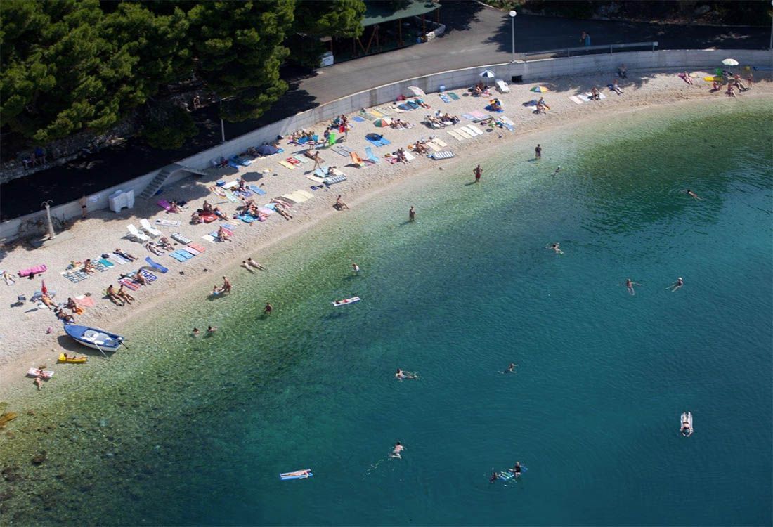 UŠTEDE U PODGORI Općina odlučila: “Dvije kune za pola minute tuširanja na plažama”