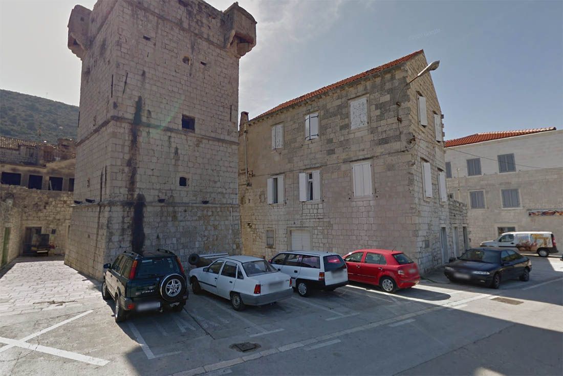 Policiji dojavljeno da se u Visu nalazi vozilo s tragovima krvi