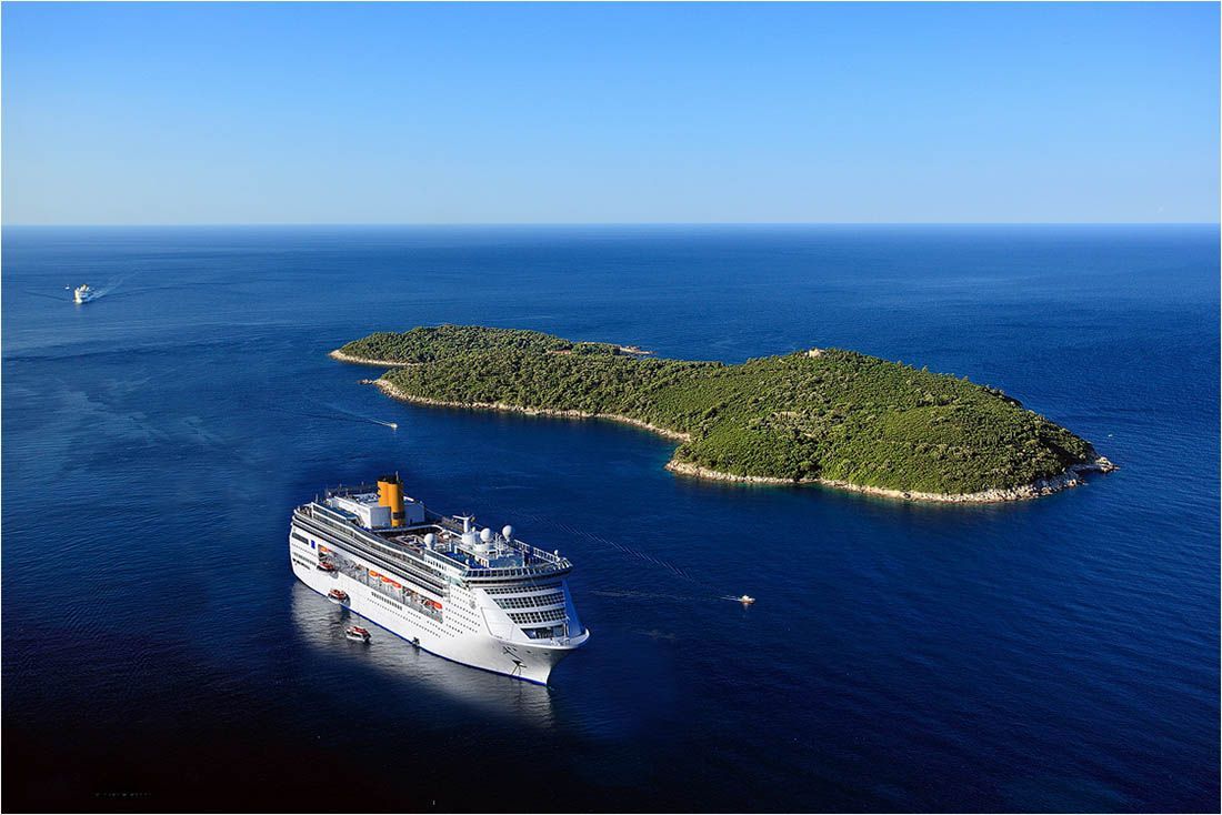 Zabranjeno sidrenje kruzera s više od tisuću putnika pred otokom Lokrumom