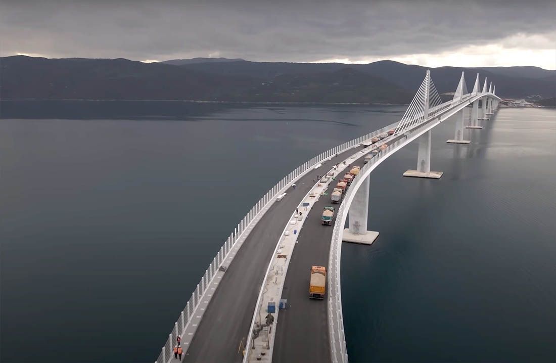 VIDEO: VELIKO TESTIRANJE Pelješki most pod opterećenjem kamiona ukupno teških više od 800 tona