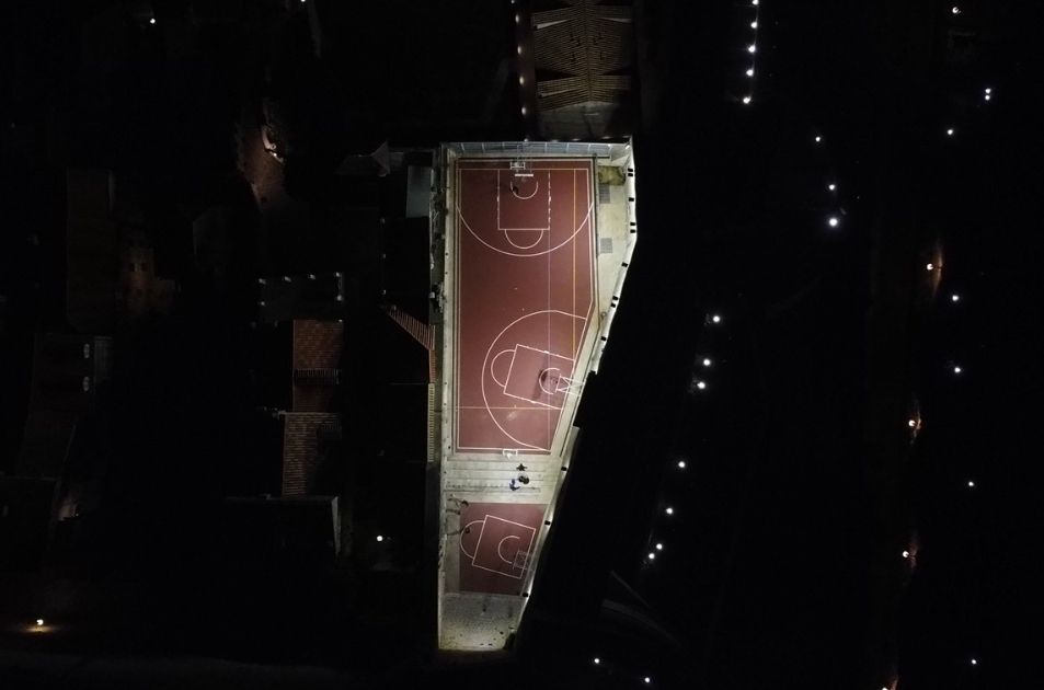 VIDEO Najljepše vanjsko košarkaško igralište na svijetu dobilo novu rasvjetu