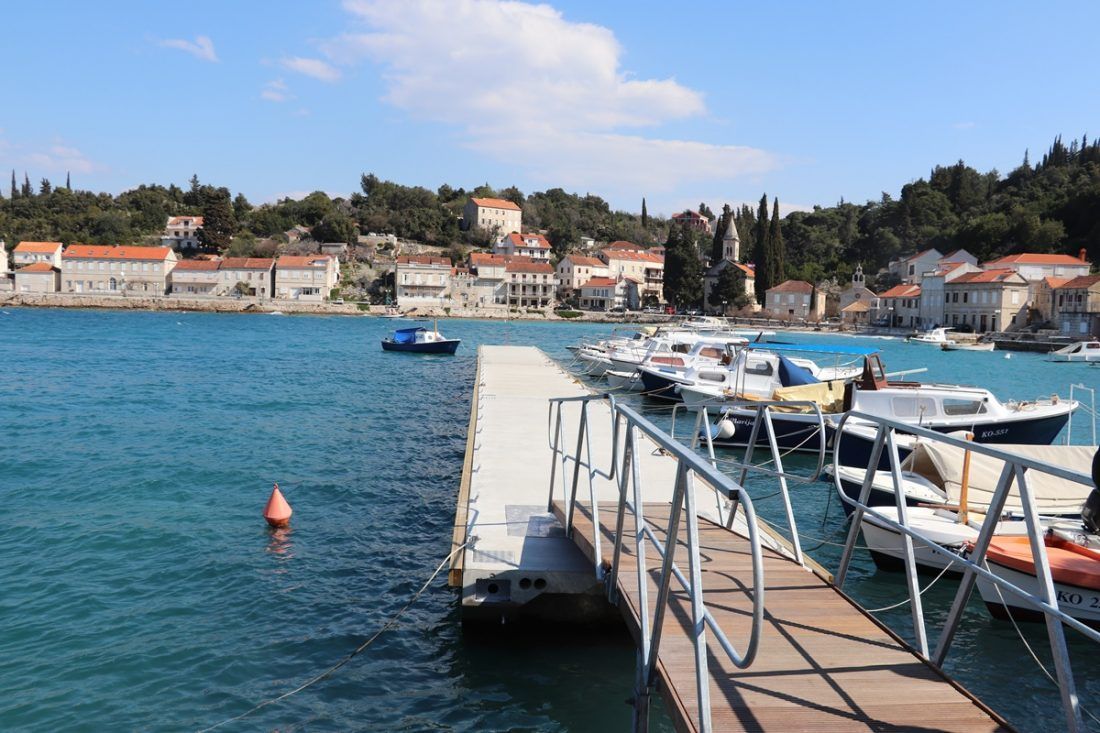 Radovi na komunalnoj luci u Račišću pri kraju, uskoro kreće gradnja i nove luke u Polačištu