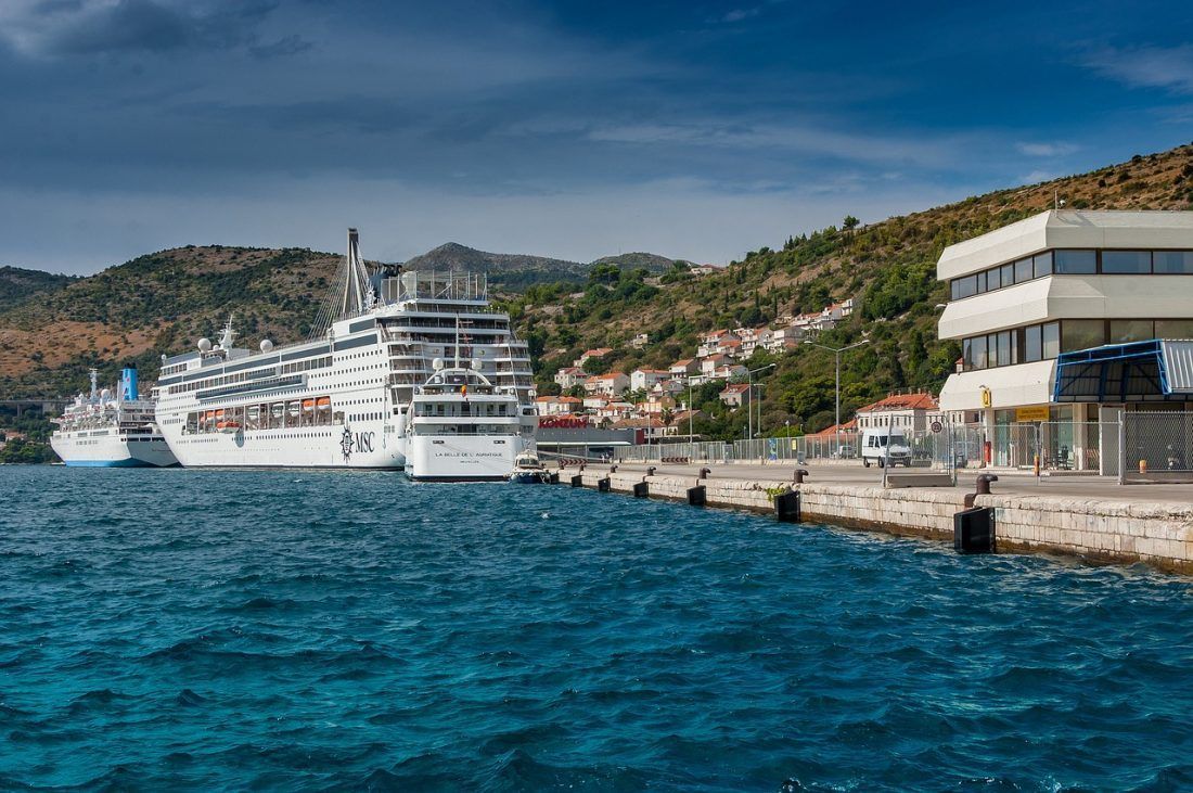 Posadi kruzera koji je prvi uplovio u Dubrovnik uoči Uskrsa uručen Statut grada