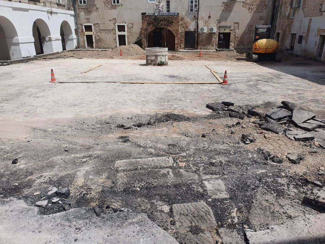 Betoniziranom trgu u Kraljevici vraćaju stari sjaj