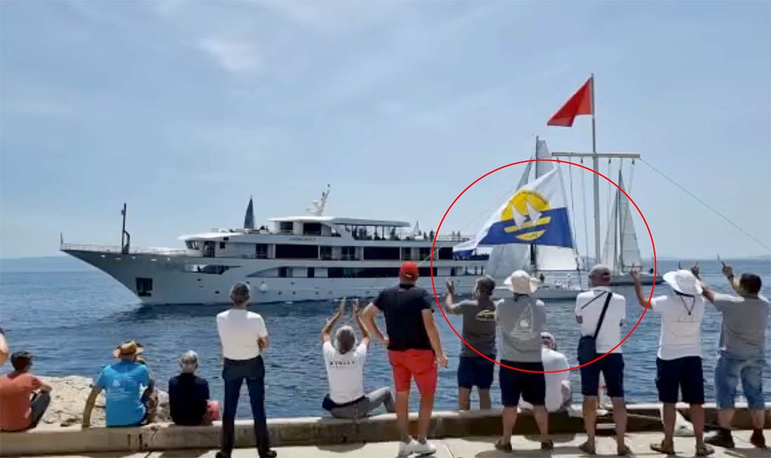 VIDEO Lokalni kruzer kod Splita proletio kroz regatno polje i udario u jedrilicu