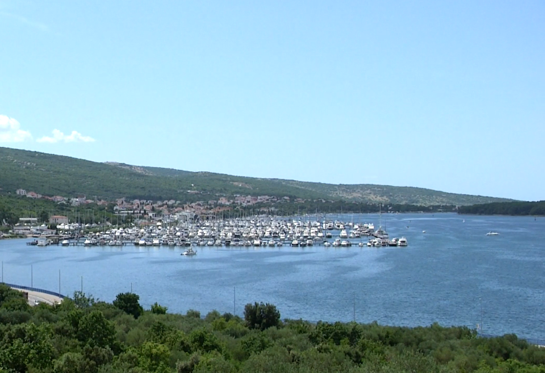 KRČKI TURIZAM Kampovi, zelenilo i tirkizno more