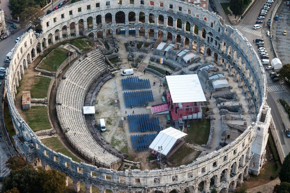 Policija u Puli kaznila turiste koji su upravljali dronom bez dozvole