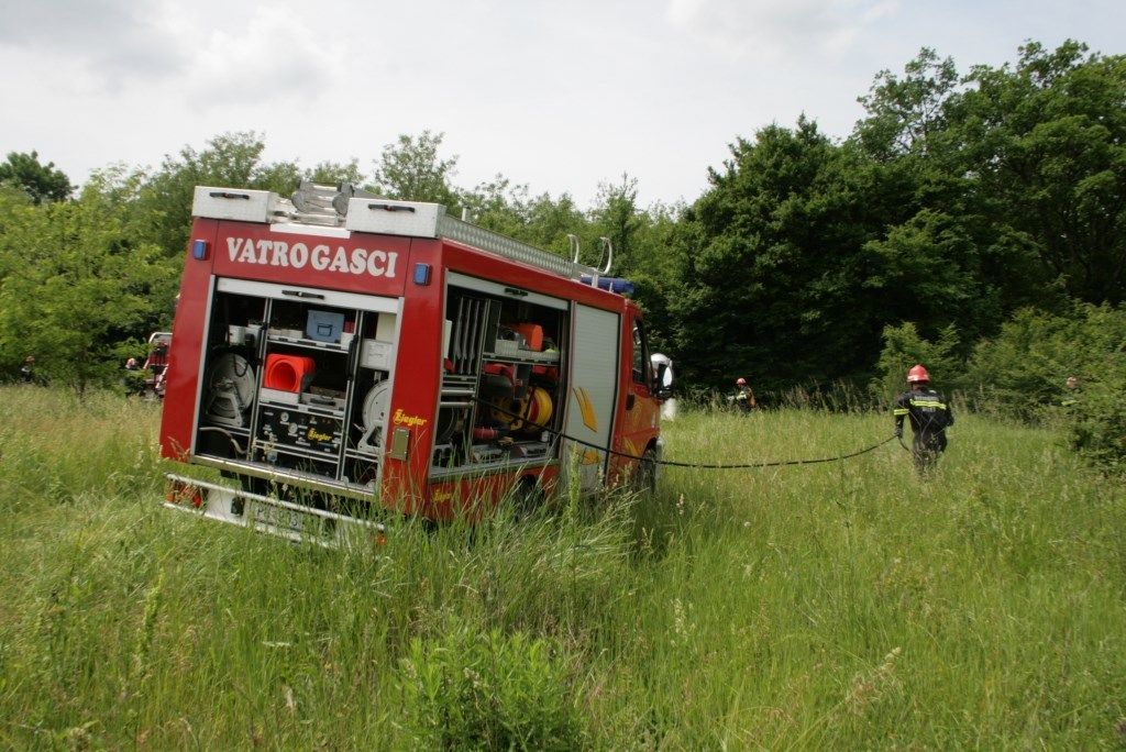 Naložio vatru kako bi ispekao meso pa izazvao požar