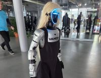 Ovo je Tonka, prvi hrvatski humanoidni robot koji se družio s učenicima u Pazinu!