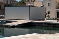 Na Krapnju posred glavne rive niknuo ogromni hangar - Zašto?