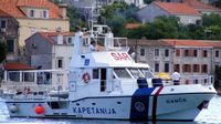 IZVANREDNO STANJE KOD DUBROVNIKA Instruktor zaronio s turistima i nestao, brod 'Danče' i policijski ronioci češljaju podmorje!