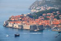 Maturanti u Dubrovniku napali policajce: "Pokazivao mu srednji prst"