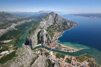 „Zagrli me more“ u Omišu: Kad se spoje note 60 glazbenika i velika podrška hrabrim ženama