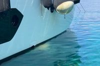 SMEĐA TEKUĆINA Neodgojeni nautičar prlja more kod Hvara!