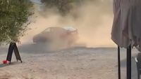 Autom divljao uz plažu u Kaštel Gomilici
