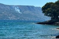 Ugašen požar kod Omiša, onaj na Dugom otoku pod nadzorom!