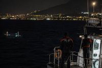 PANIKA KOD PODSTRANE Pomorska policija i lučka kapetanija u mraku spašavali troje ljudi na daskama!