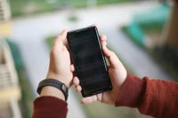 Može li hrvatska škola preživjeti bez mobitela? Stručnjaci na Visu tražili odgovor na goruće pitanje