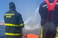 JOŠ JEDAN BROD U PLAMENU! Zapalio se kod Rta Pelegrin, vatrogasci spriječili veću tragediju